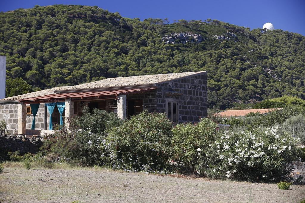 Case Vacanze La Cernia Bruna Устика Экстерьер фото